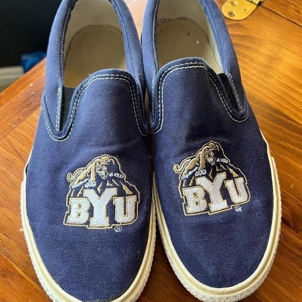 BYU Navy Blue Vintage Men's Flat‎ Sneakers size 9